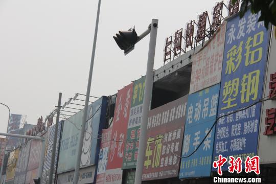 郑州户外广告整体规划难产“黑”广告牌不断设立